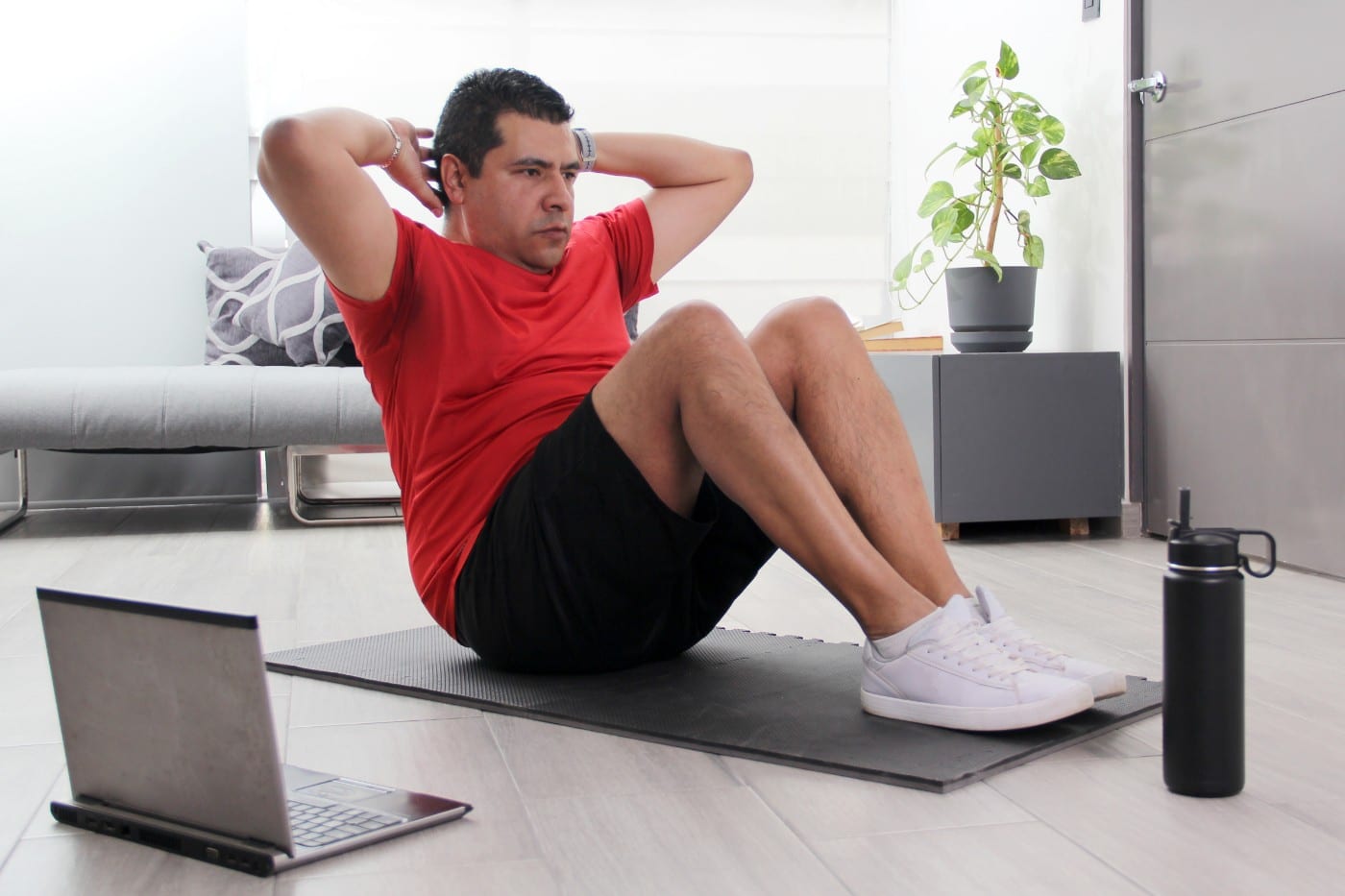 Training und Bewegung – aktive Frau beim Sport
